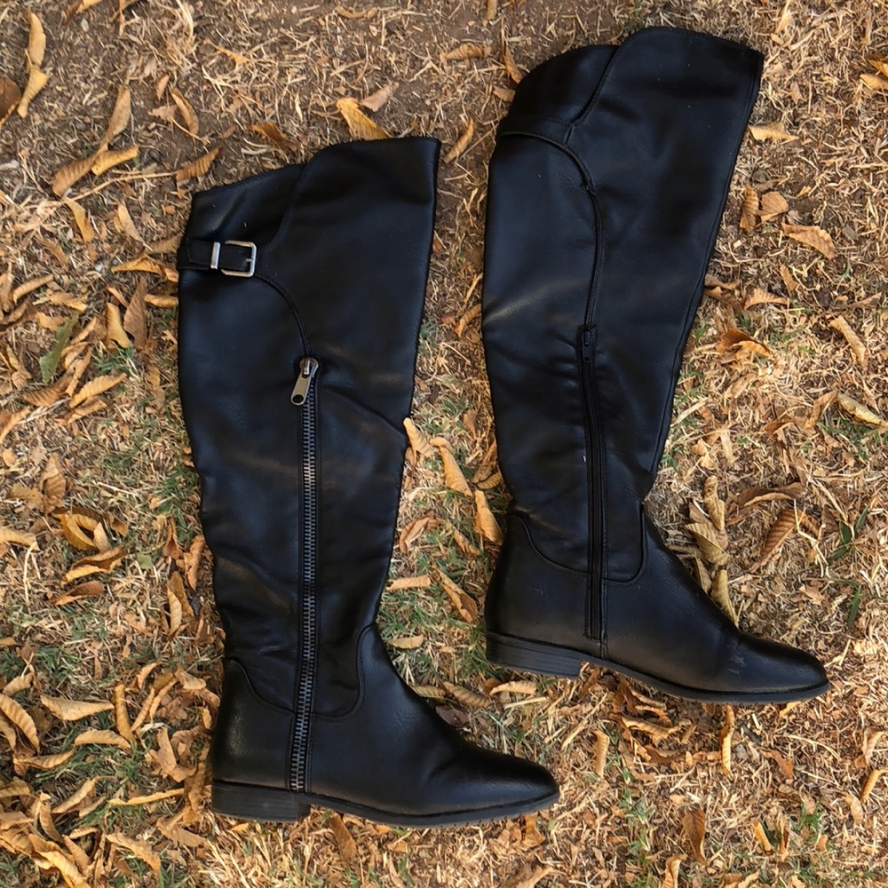 Knee high flat zip up boots